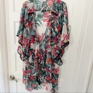 BCBGeneration kimono / bathing suit cover up